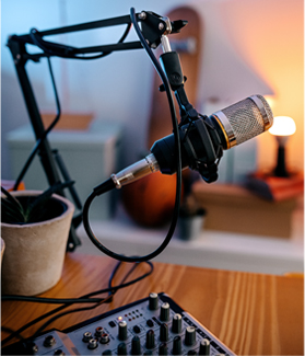 An image of a podcast microphone 